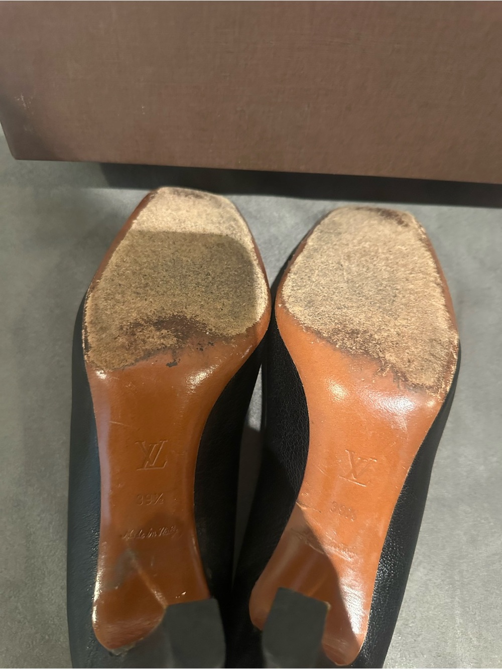 Louis Vuitton Suhali Leather Black Gold Square Toe Pumps 39.5 - Picture 8 of 8